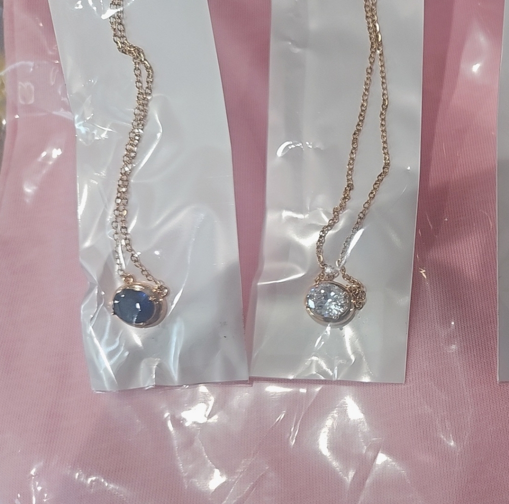 Elegant Gold Necklace with Crystal Pendant